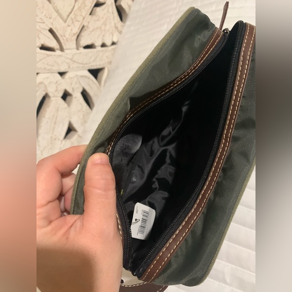 Men’s travel bag kit organizer in olive green - Picture 4 of 8